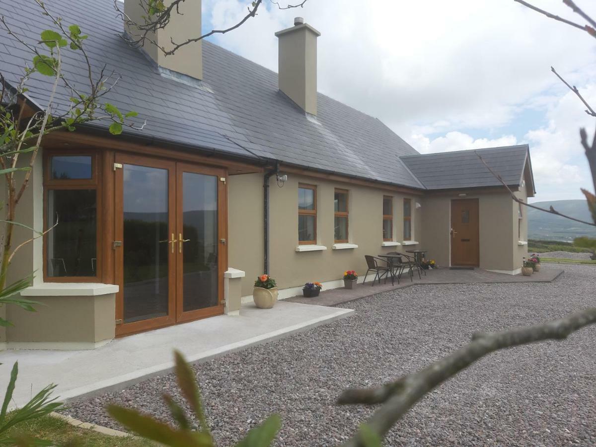 A New U Country Cottage Clynacartan Exterior foto